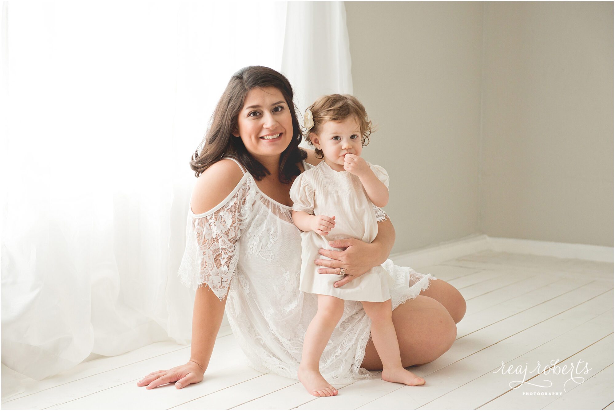 Maternity Photos with Siblings | Chandler, AZ | Reaj Roberts Photography