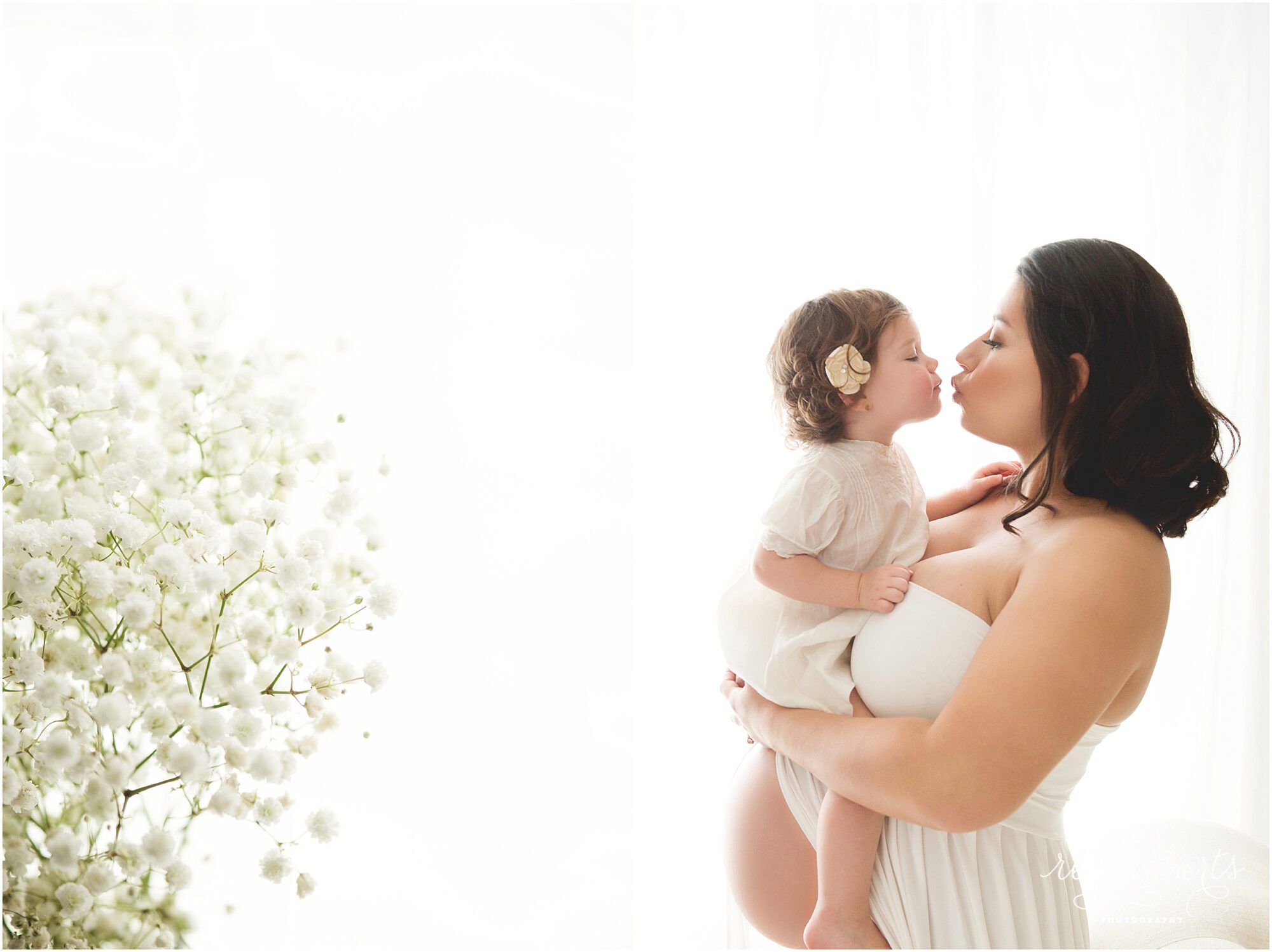 Maternity Photos with Siblings | Chandler, AZ | Reaj Roberts Photography