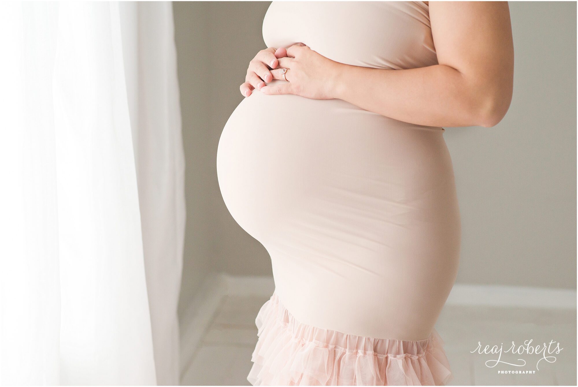 Elegant Maternity Photos | Chandler, AZ | Reaj Roberts Photography