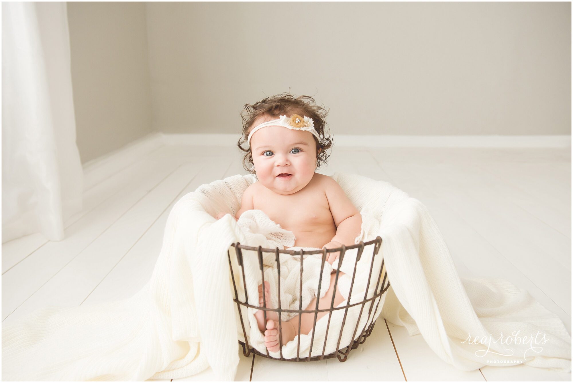 Sitter Session Basket | Chandler Baby Photographer | Reaj Roberts Photography