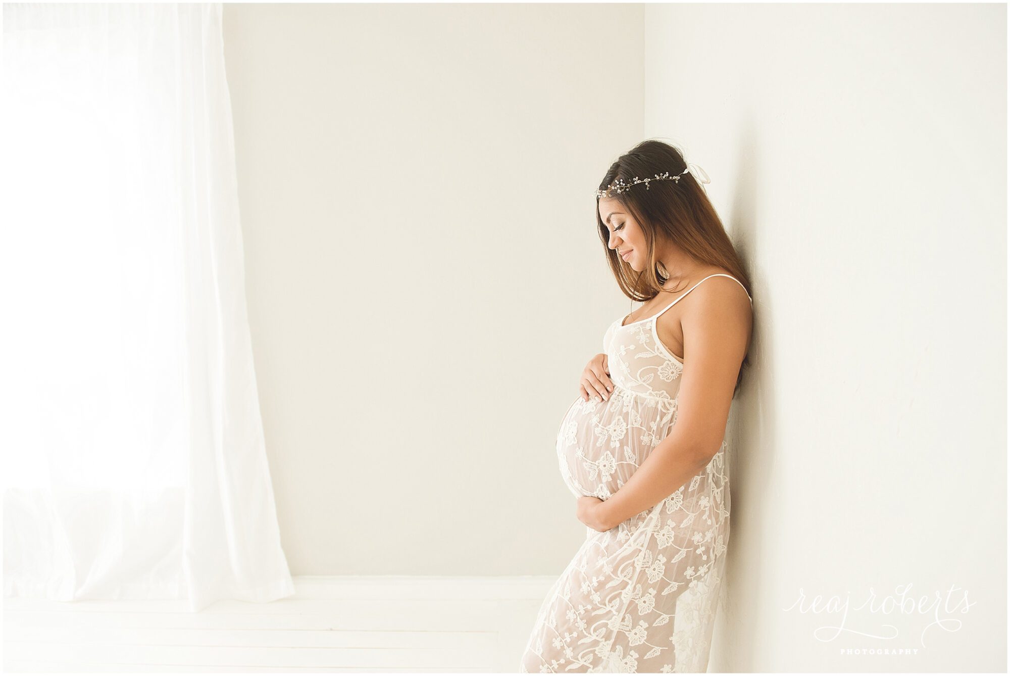 Intimate maternity photos | Phoenix, AZ maternity photographer | Reaj Roberts Photography