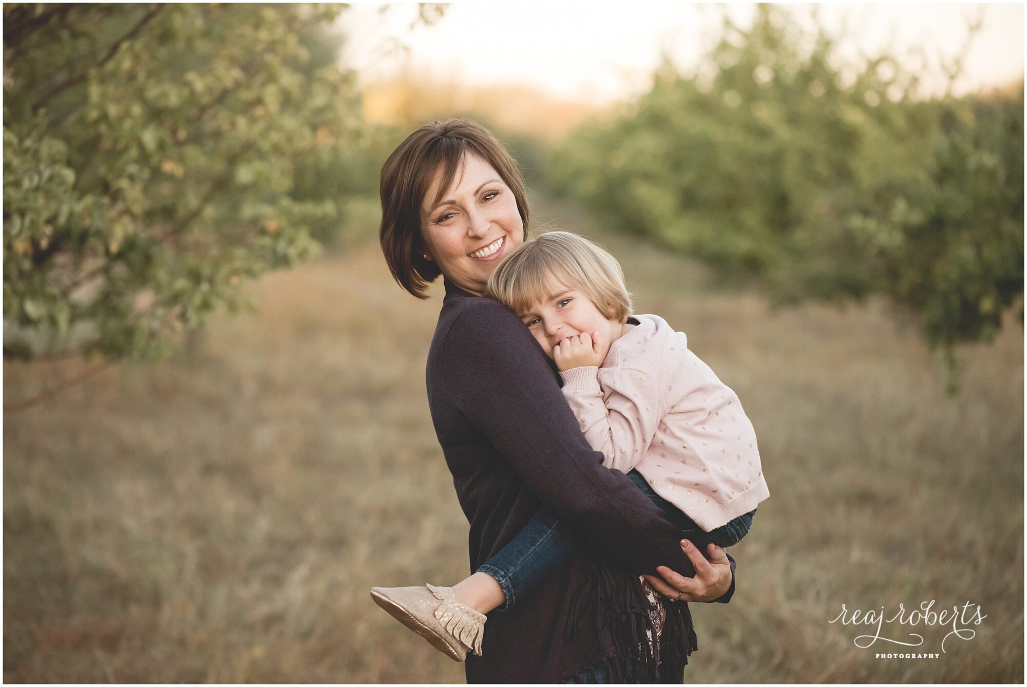 Mommy & daughter pose, family photographer, Reaj Roberts Photography