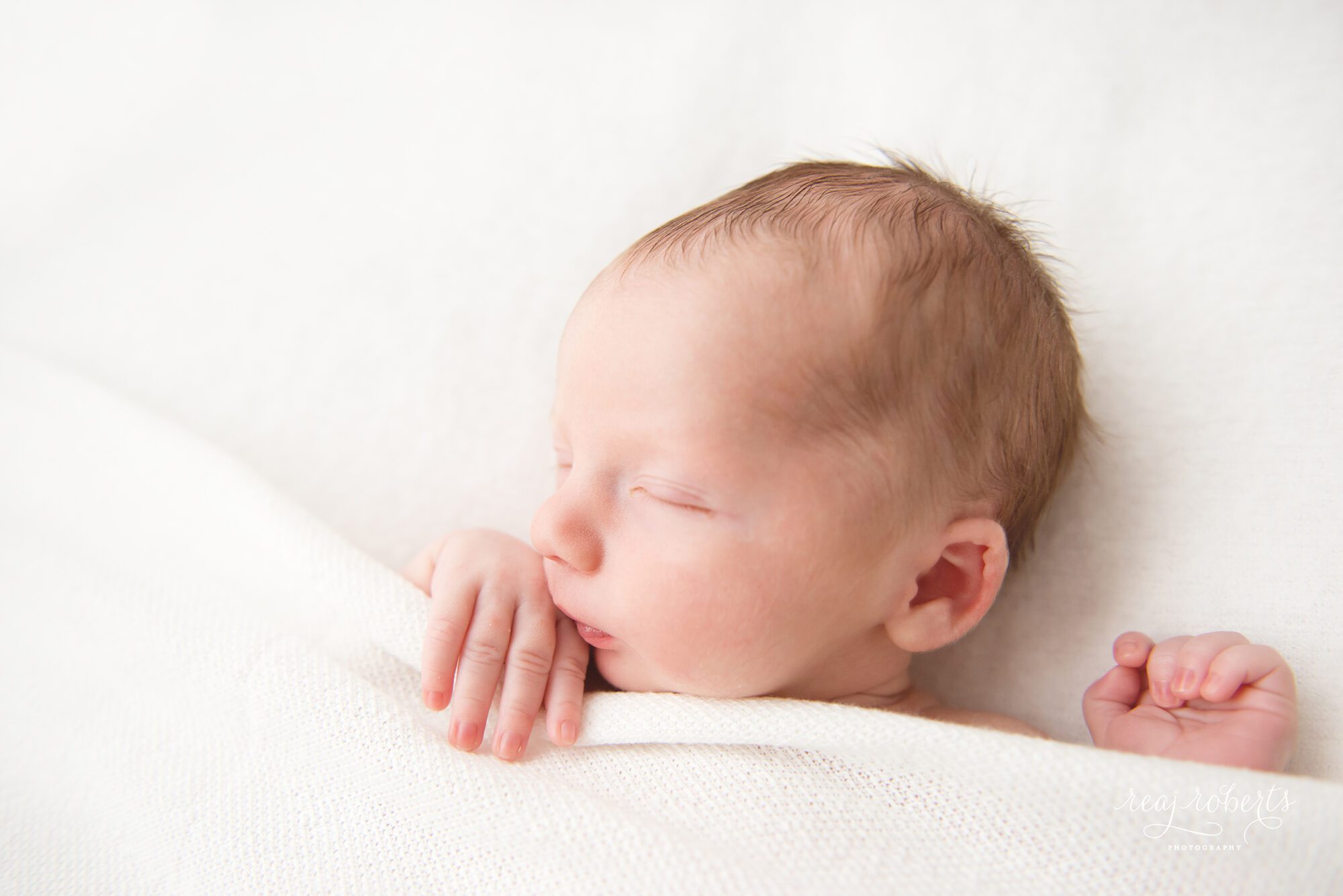 Organic style unposed newborn photographer | Chandler, AZ | Reaj Roberts Photography