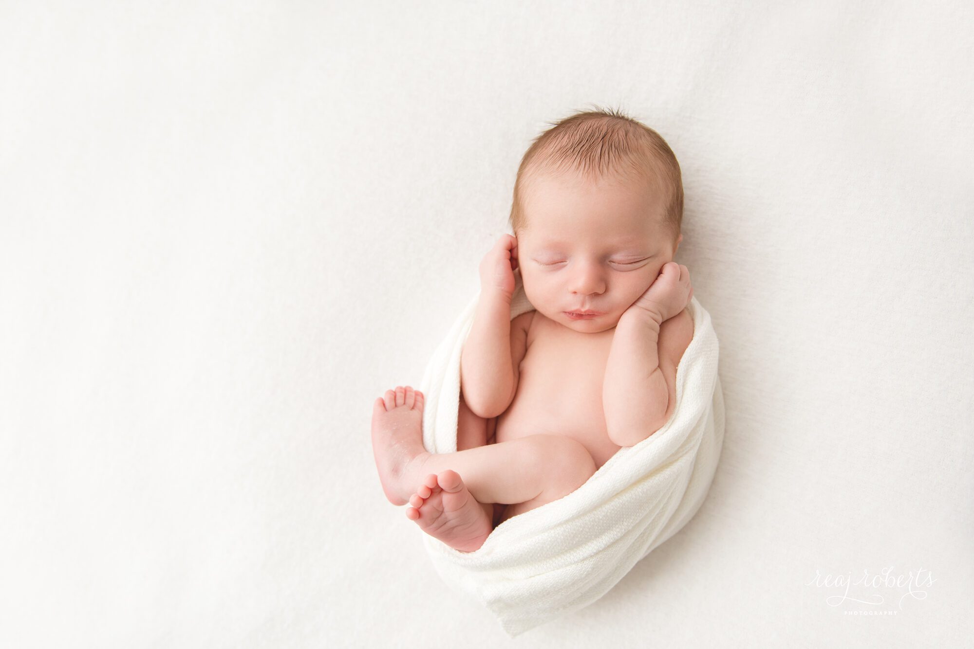 Newborn simple swaddle all-white | Chandler, AZ Newborn Photographer | Reaj Roberts Photography
