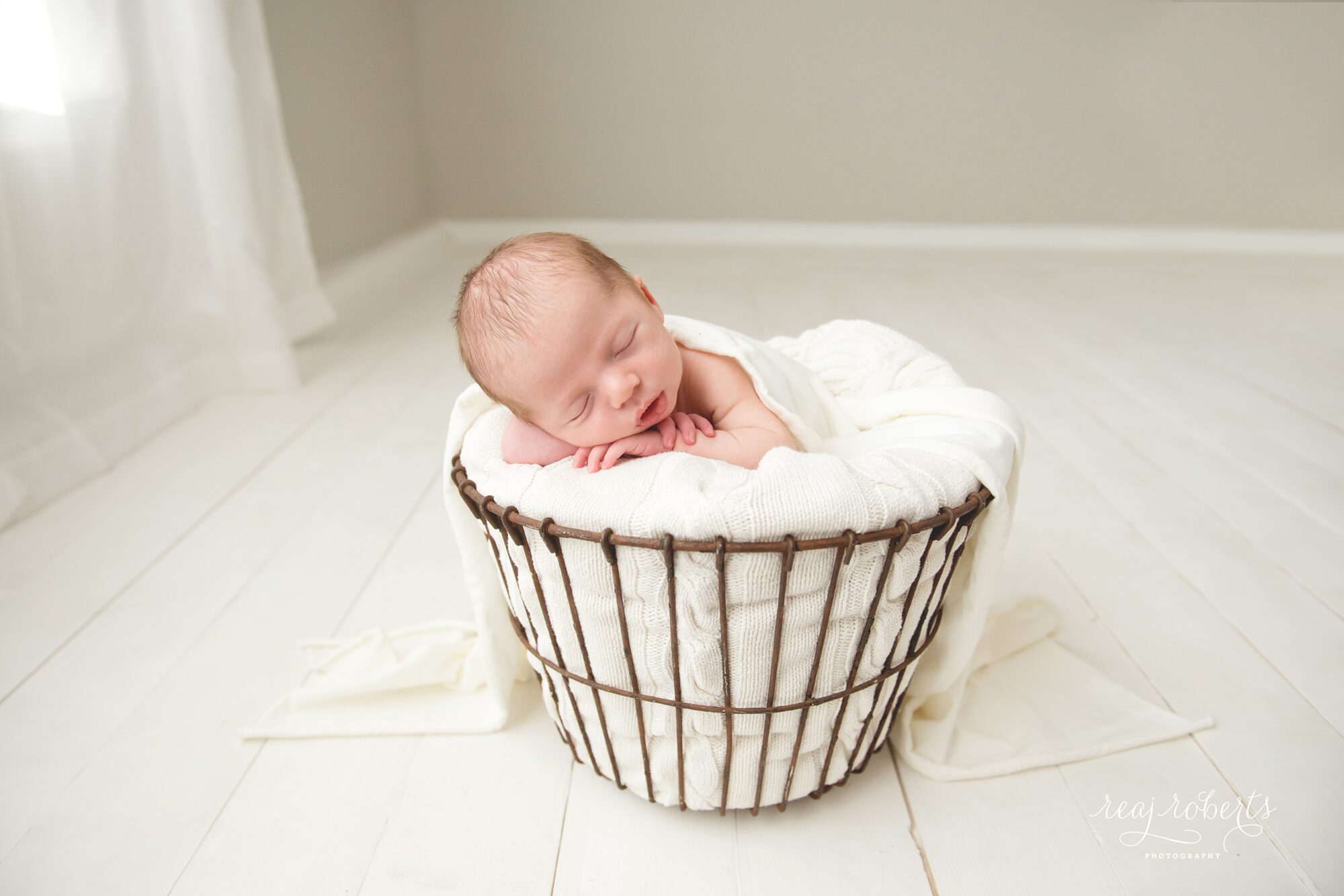 Newborn in basket | Phoenix, Chandler, AZ Newborn Family Baby Photographer | Reaj Roberts Photography