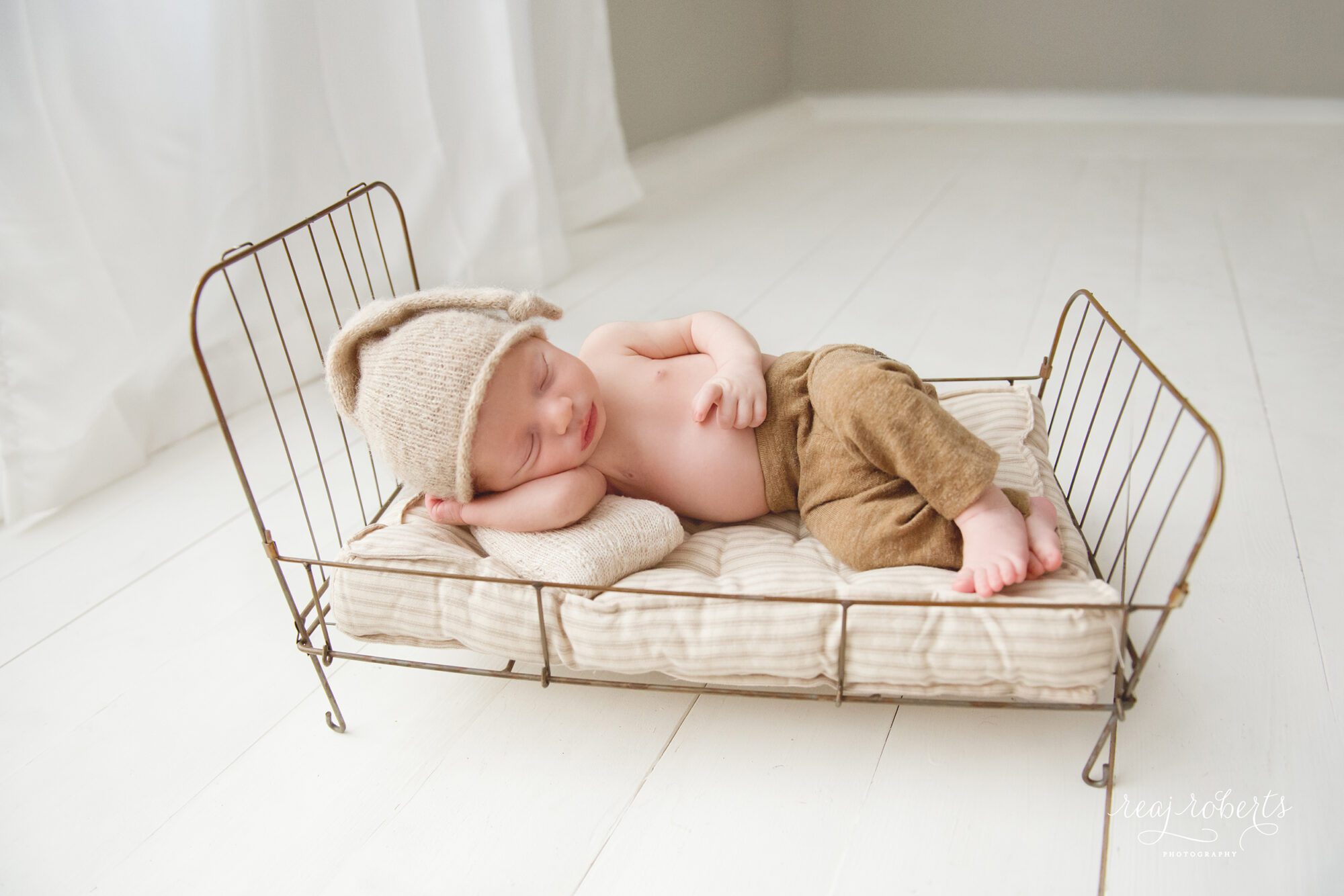 Newborn on wire bed with sleep cap | Reaj Roberts Photography | Chandler area photographer