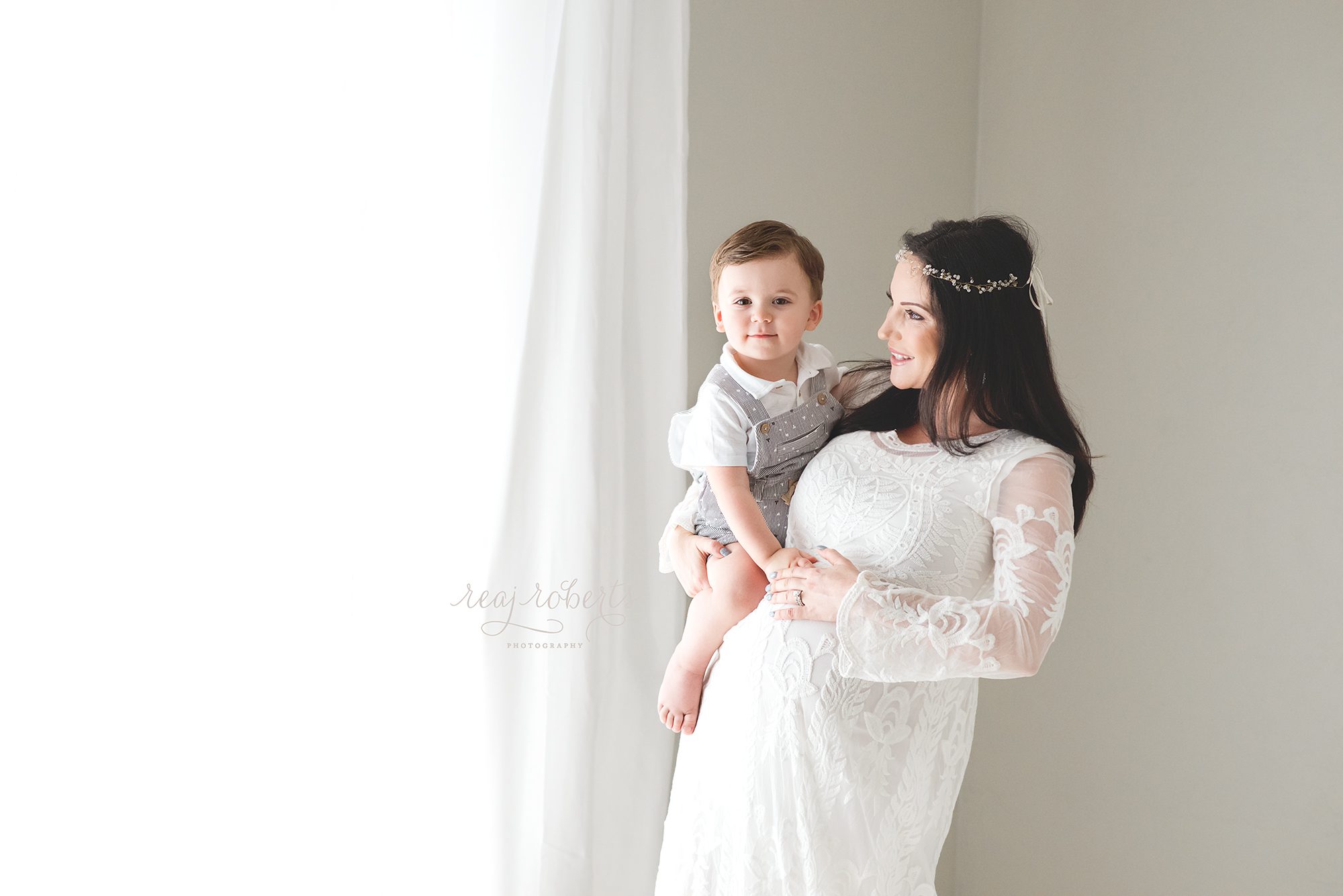 Pregnancy Photos with Toddler | Reaj Roberts Photography