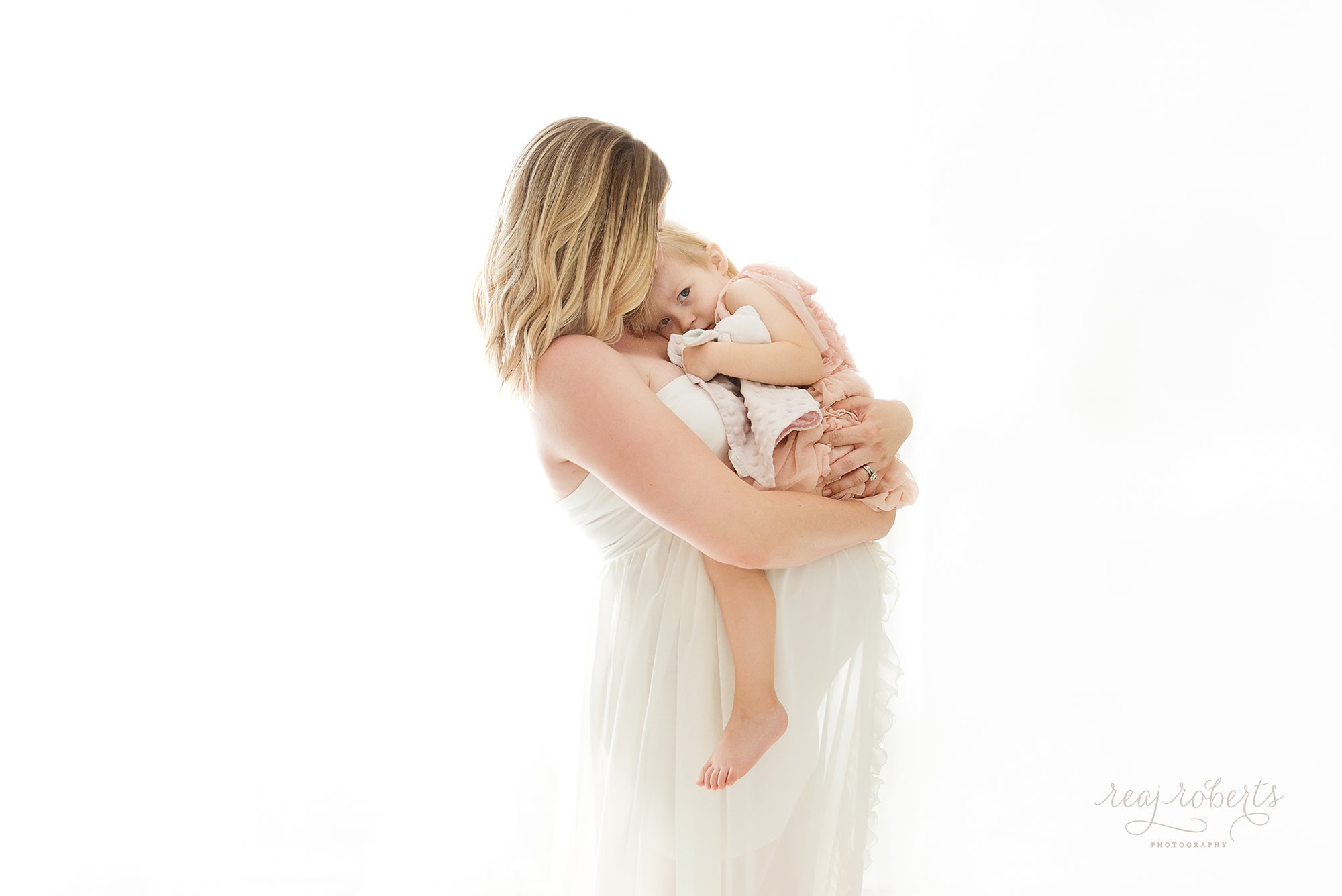 Chandler Organic Luxury Maternity Photographer | Reaj Roberts Photography