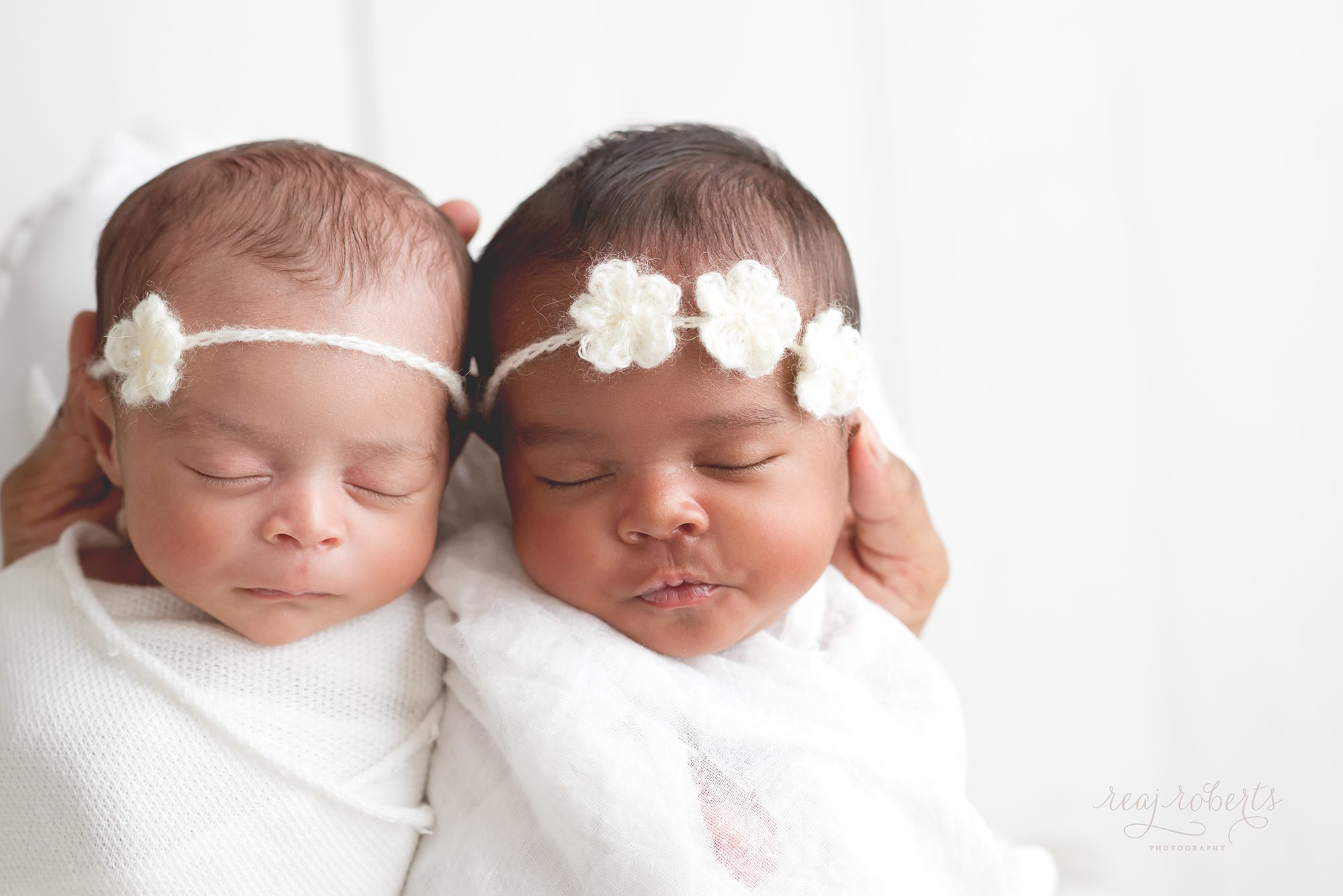 east valley multiples twins newborn photographer | Reaj Roberts Photography