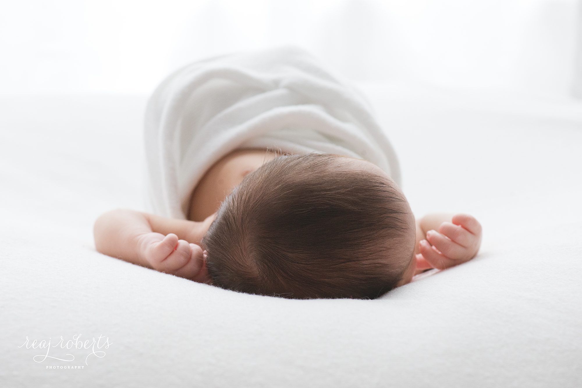 pure & simple newborn photography best photographer | Chandler, AZ | Reaj Roberts Photography
