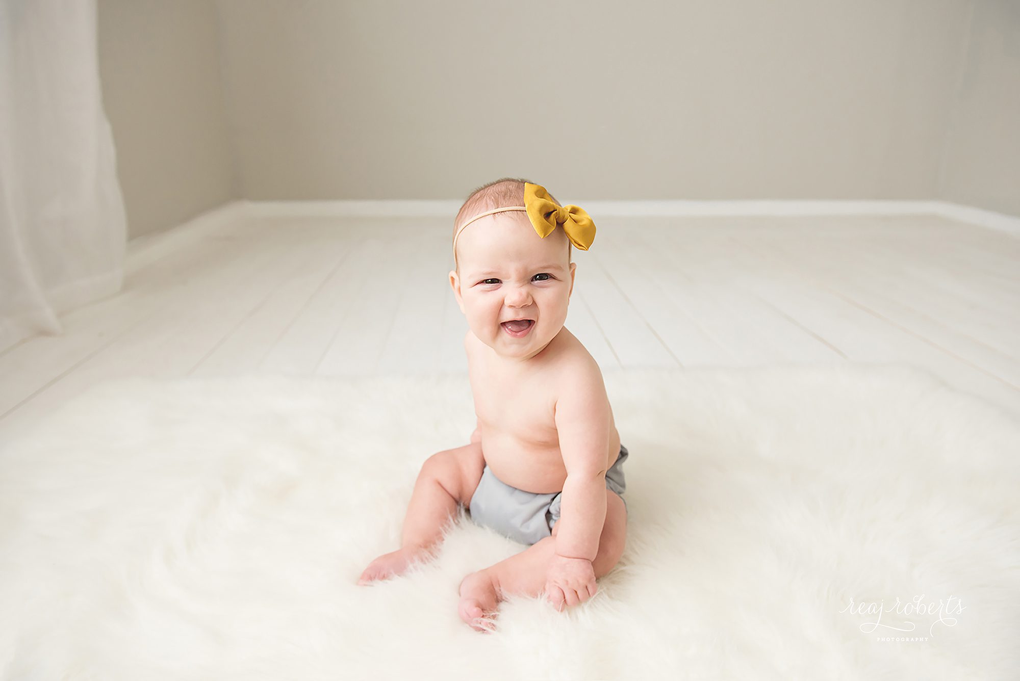 6-month sitter milestone session | Reaj Roberts Photography