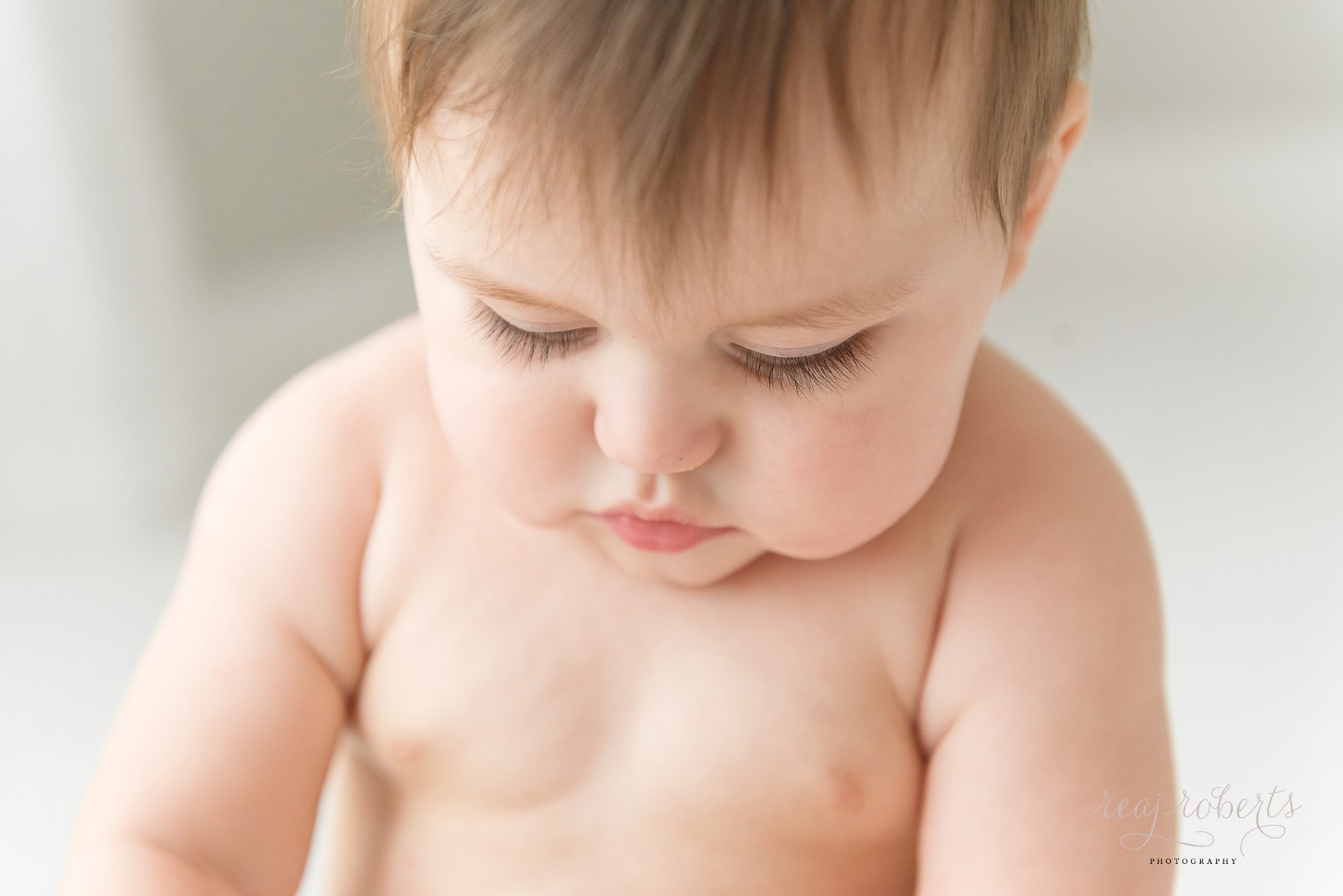 Chandler baby photographer | Reaj Roberts Photography | baby boy sitting up long eye lashes
