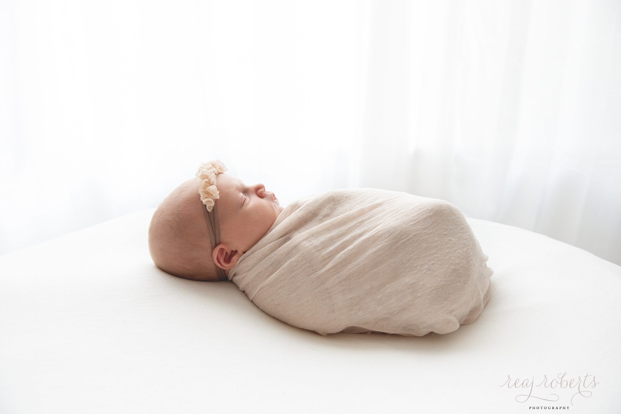 Newborn baby girl photos | Reaj Roberts Photography