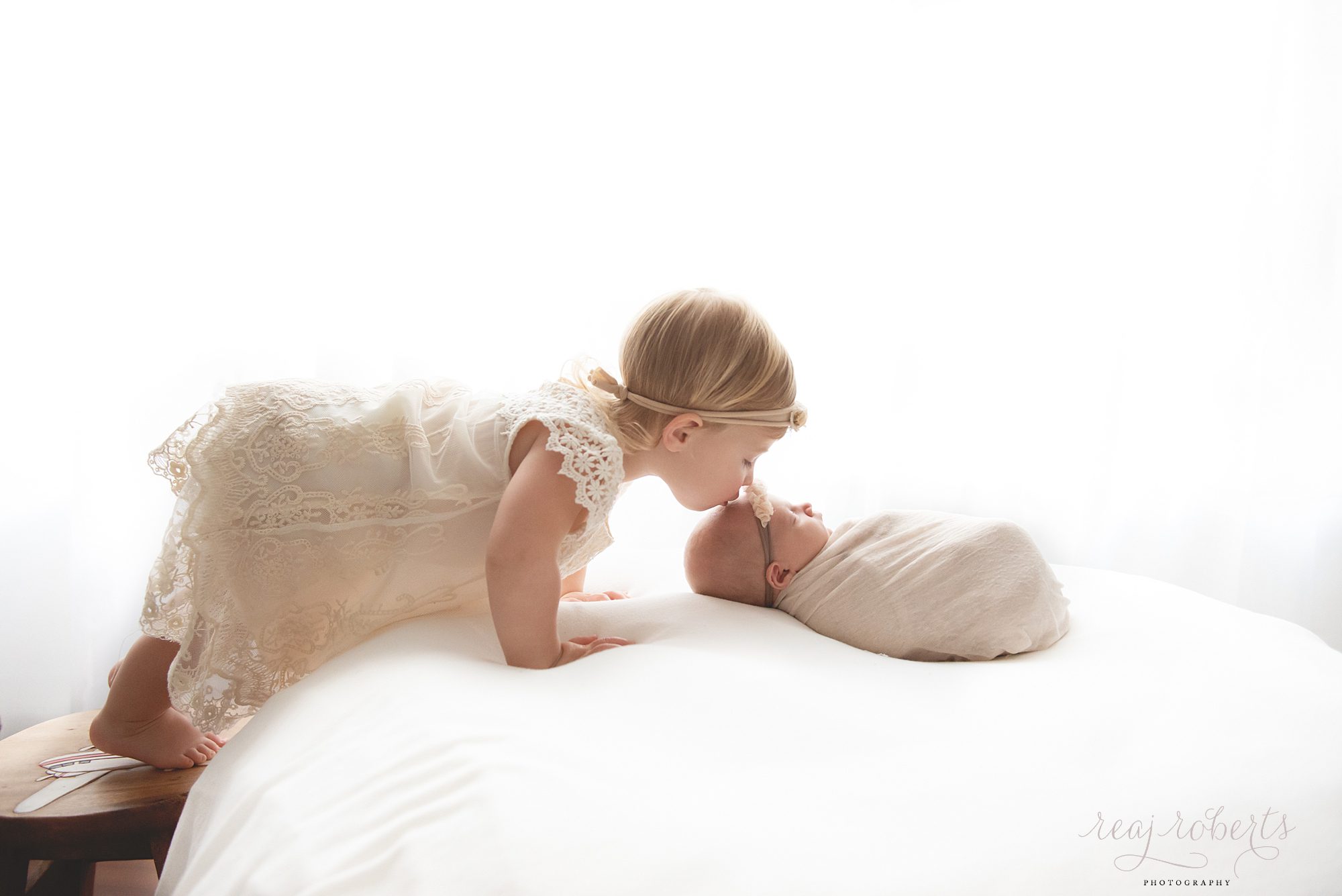 newborn with sister light and airy | Reaj Roberts Photography