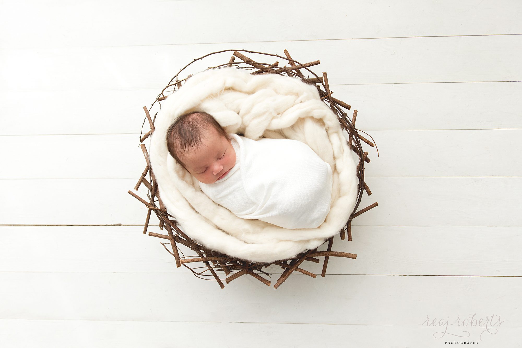 newborn photos in round basket | Reaj Roberts Photography | Maricopa