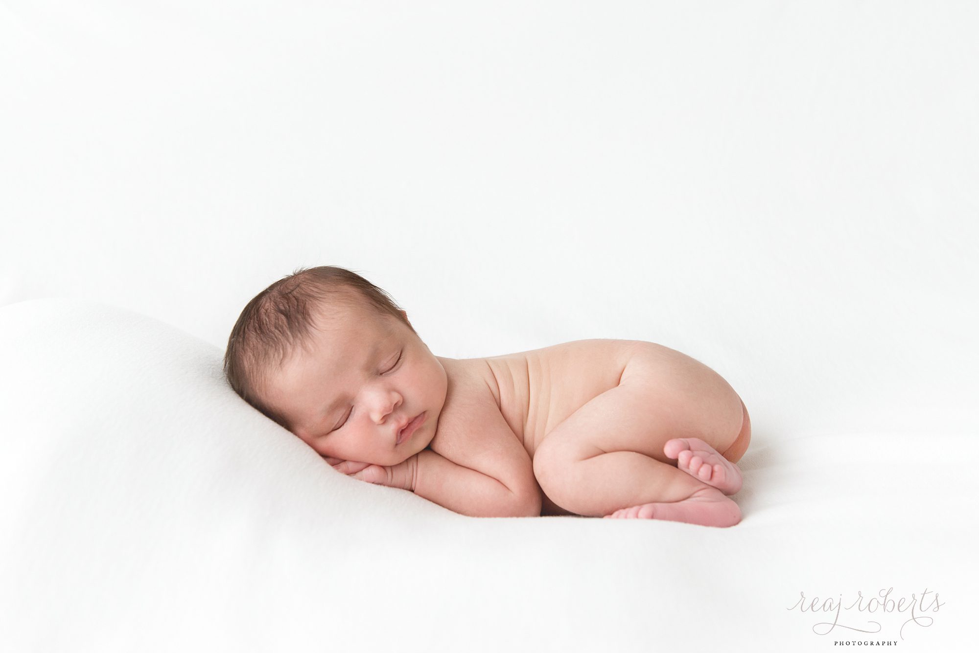 newborn baby poses | Reaj Roberts Photography
