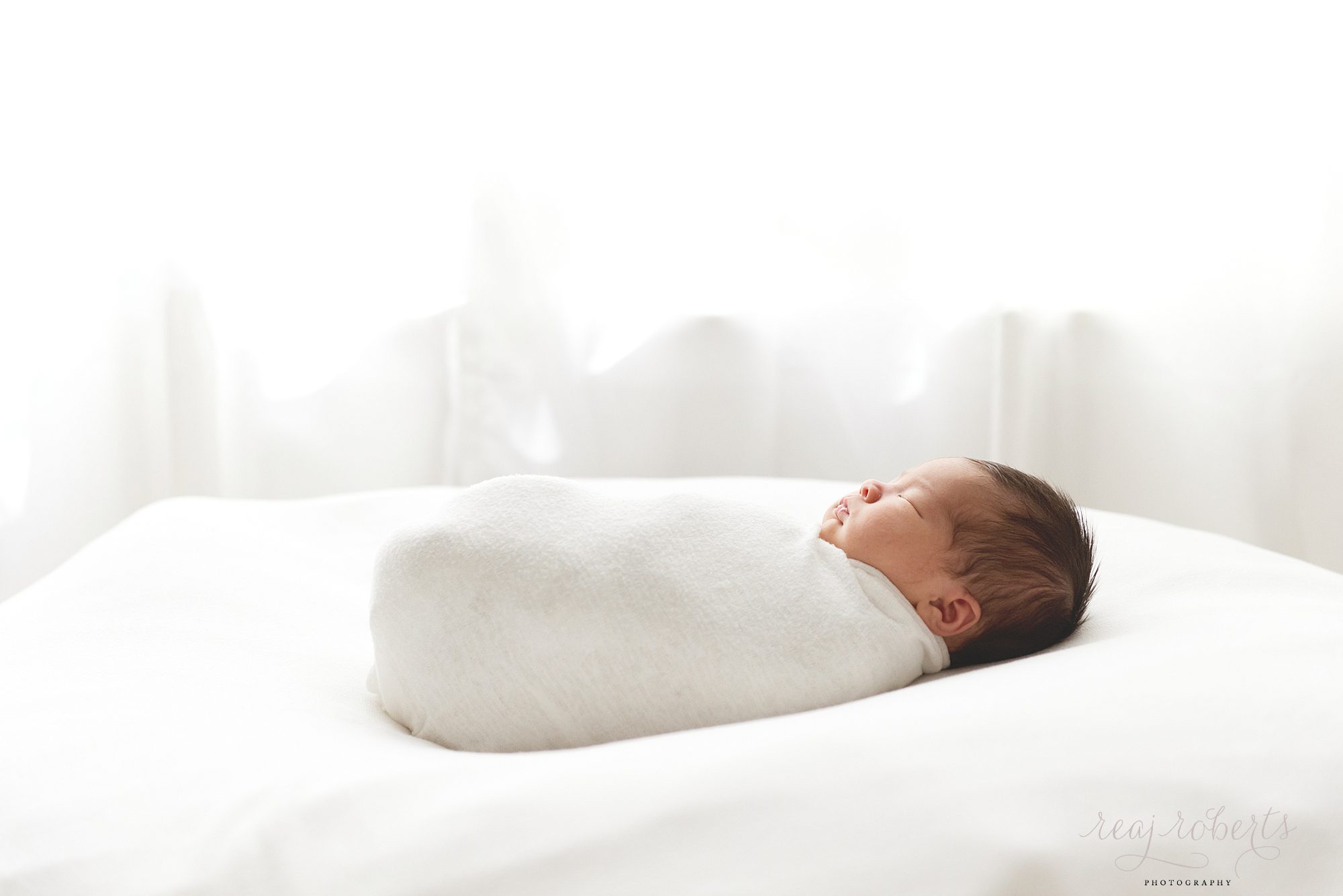 Phoenix Baby Photographer | Reaj Roberts Photography | newborn swaddled in front of window