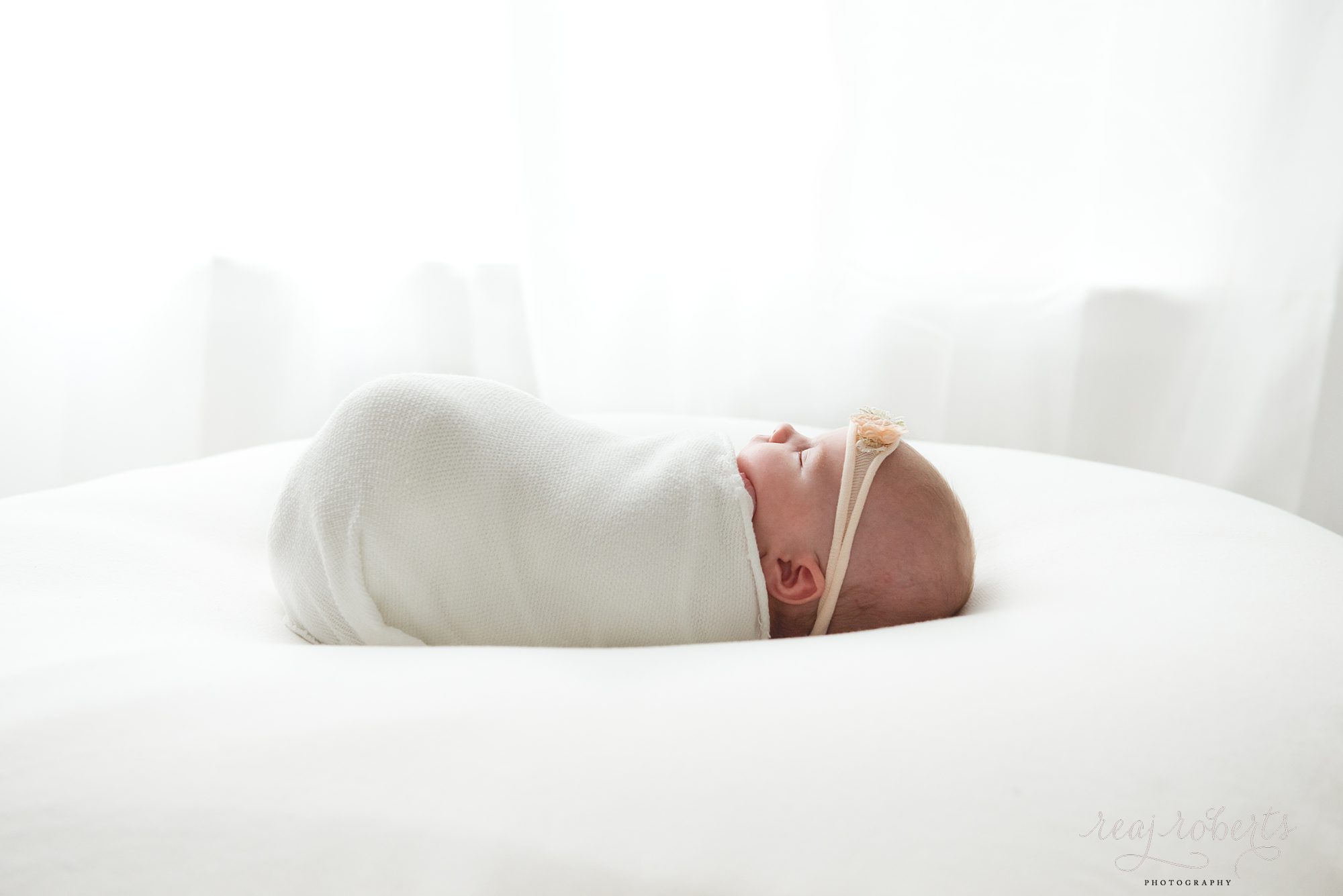Simple, organic, timeless newborn photos | Reaj Roberts Photography