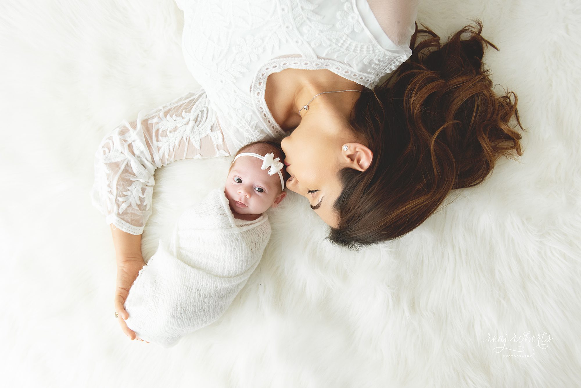 newborn photos with mom | Chandler newborn photographer | Reaj Roberts Photography