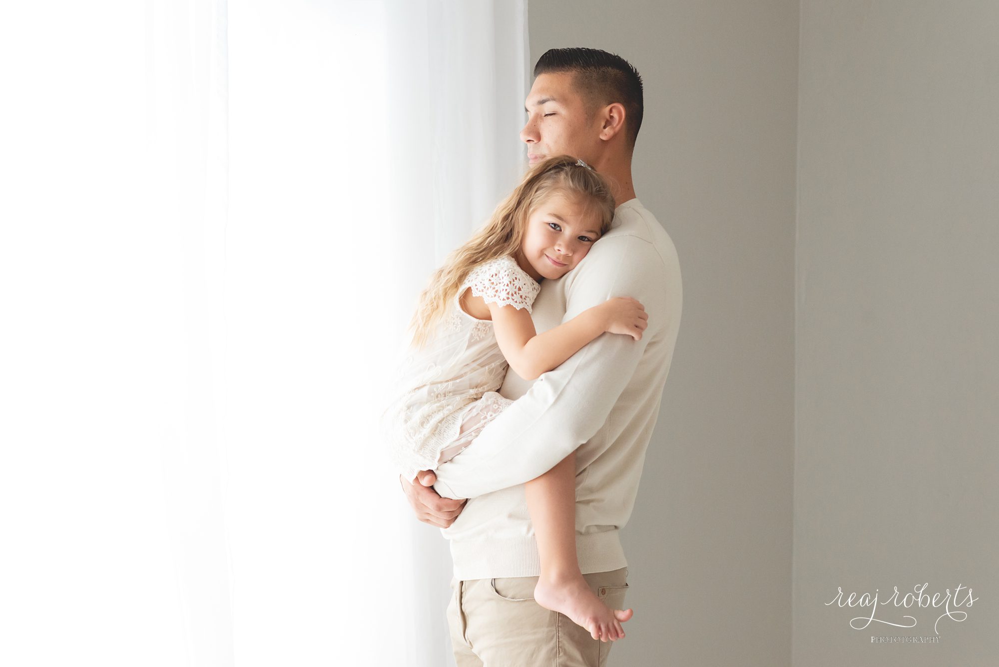 Fatherhood photos with daughters by Chandler photographer Reaj Roberts Photography