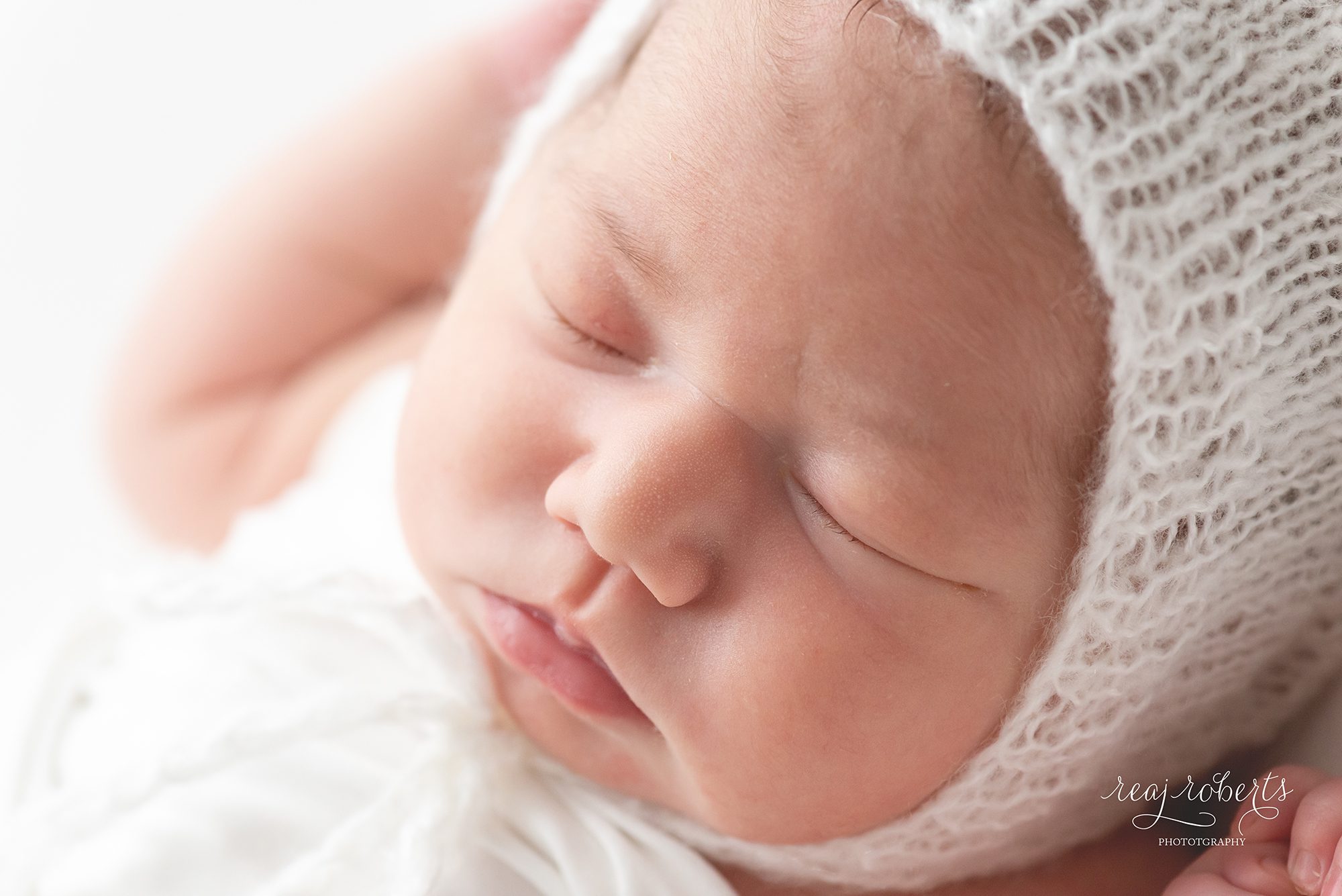 newborn face close up photos | Reaj Roberts Photography