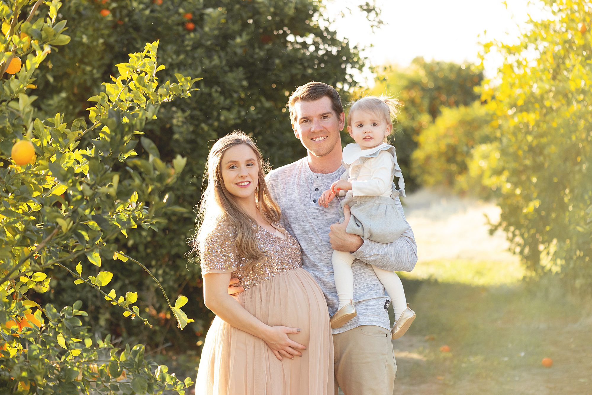 maternity photos with family | Scottsdale maternity photographer | Reaj Roberts Photography