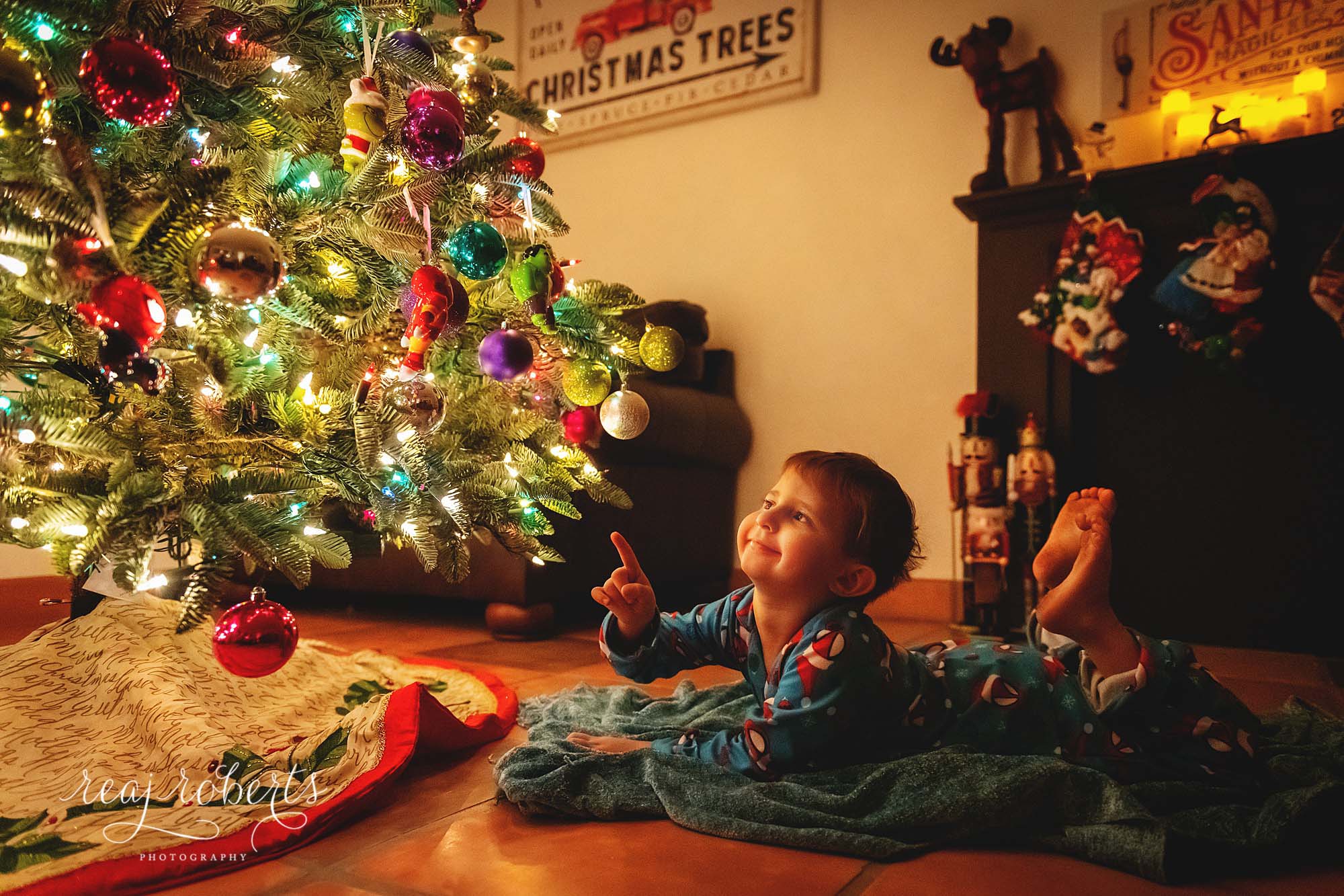 In-home Christmas tree lights photos Christmas tree photos | Simply Sparkle Sessions by Reaj Roberts Photography