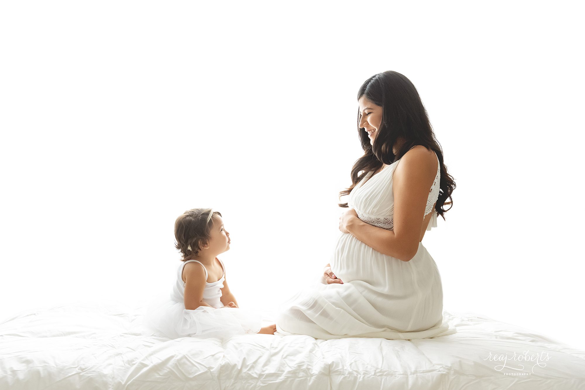 Phoenix luxury Maternity Photographer | Pregnancy photos with toddler | Reaj Roberts Photography