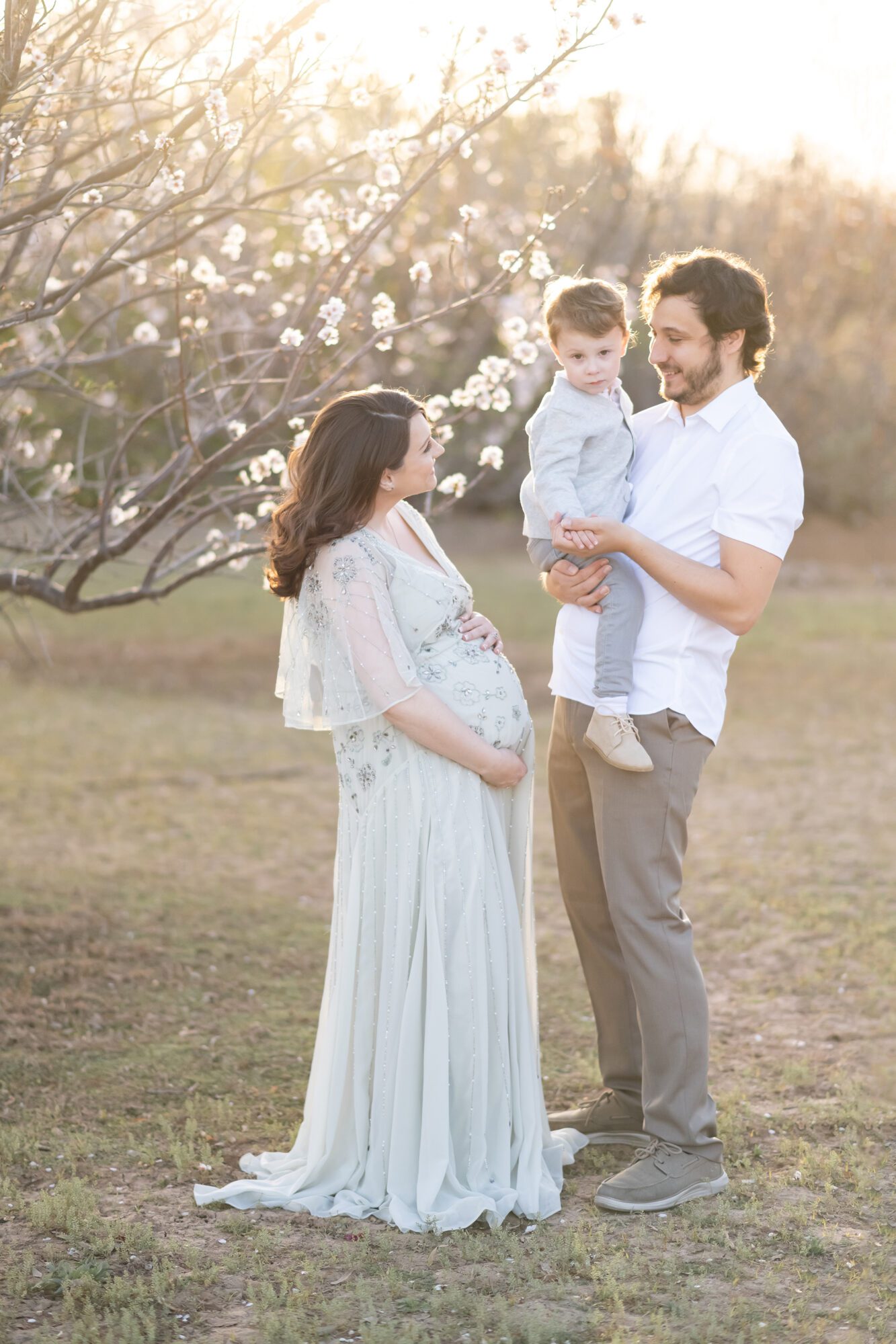 Arizona Maternity, Newborn, Family, Baby, and Child Photographer | Reaj Roberts Photography | Pregnancy photos with family outdoors