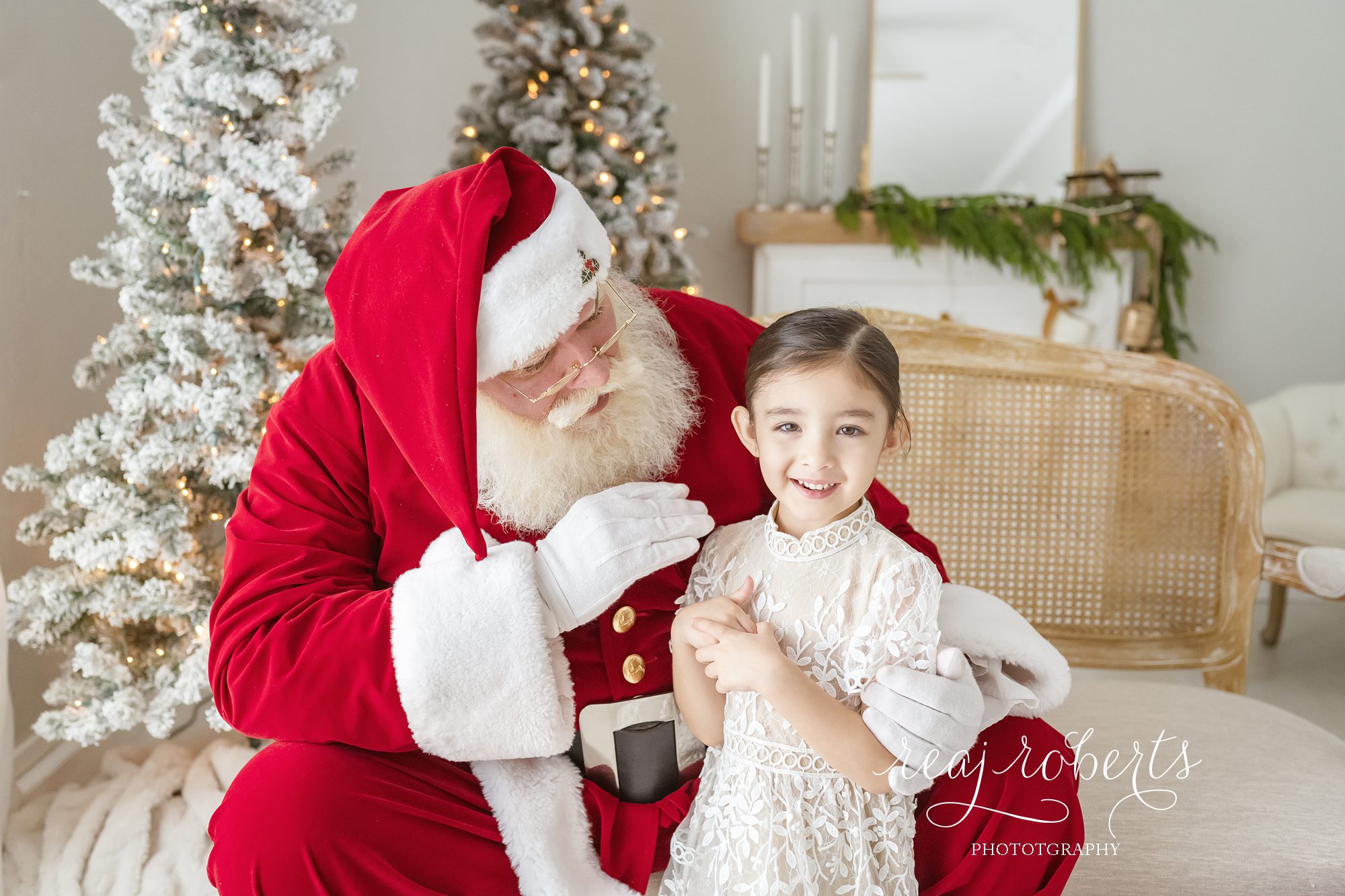 © Reaj Roberts Photography Scottsdale Arizona Photos with Santa | Santa Claus poses