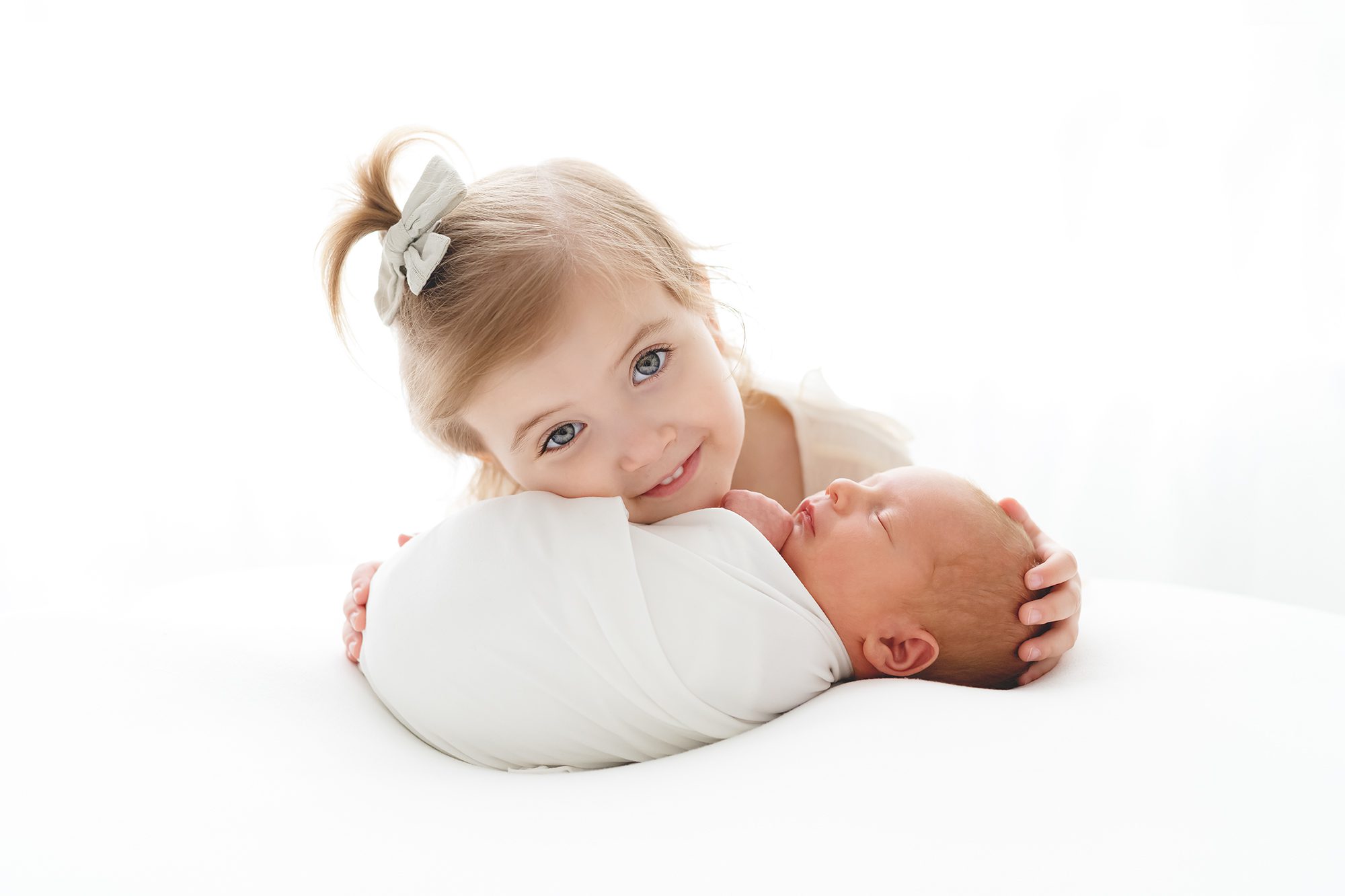Chandler-newborn-photographer-toddler-girl-with-newborn-boy